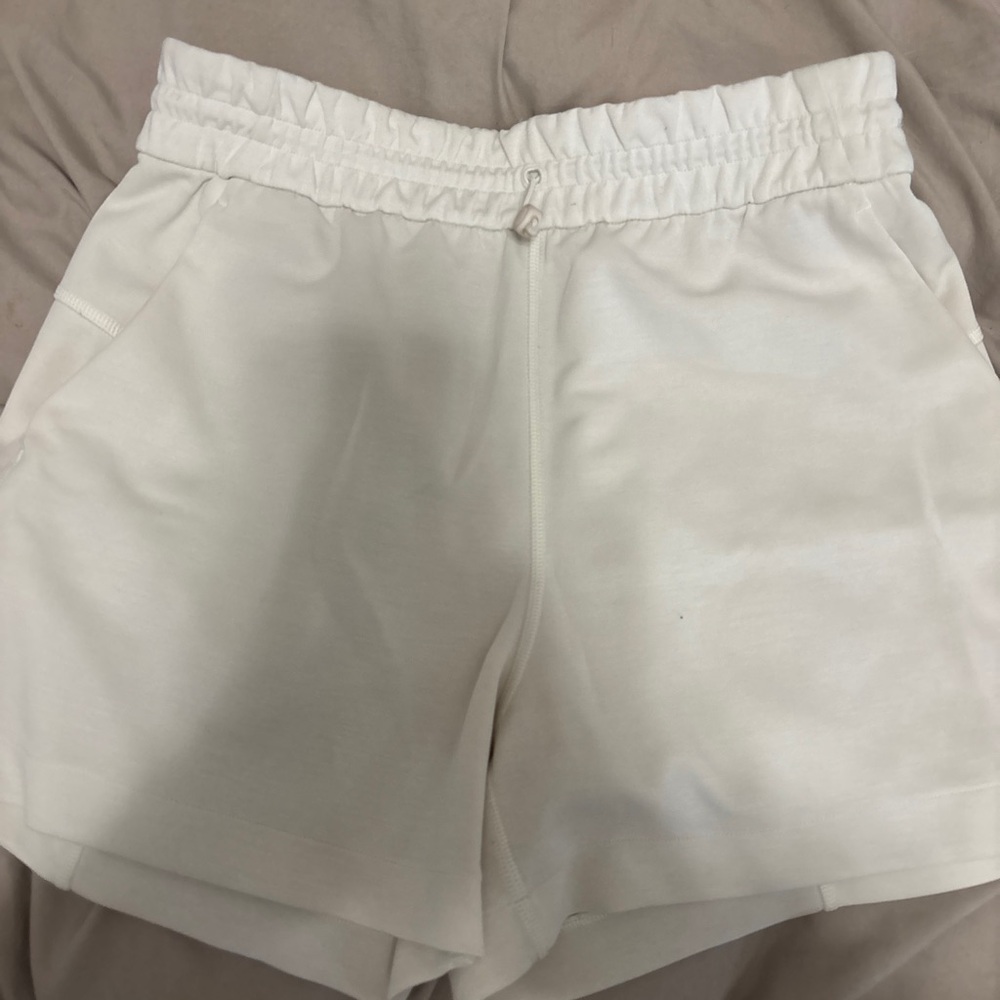 Women's Cream soft stream Shorts